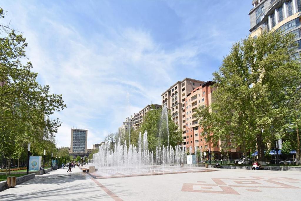74/3New Building In The Center Of The Capital Lejlighed Jerevan Eksteriør billede